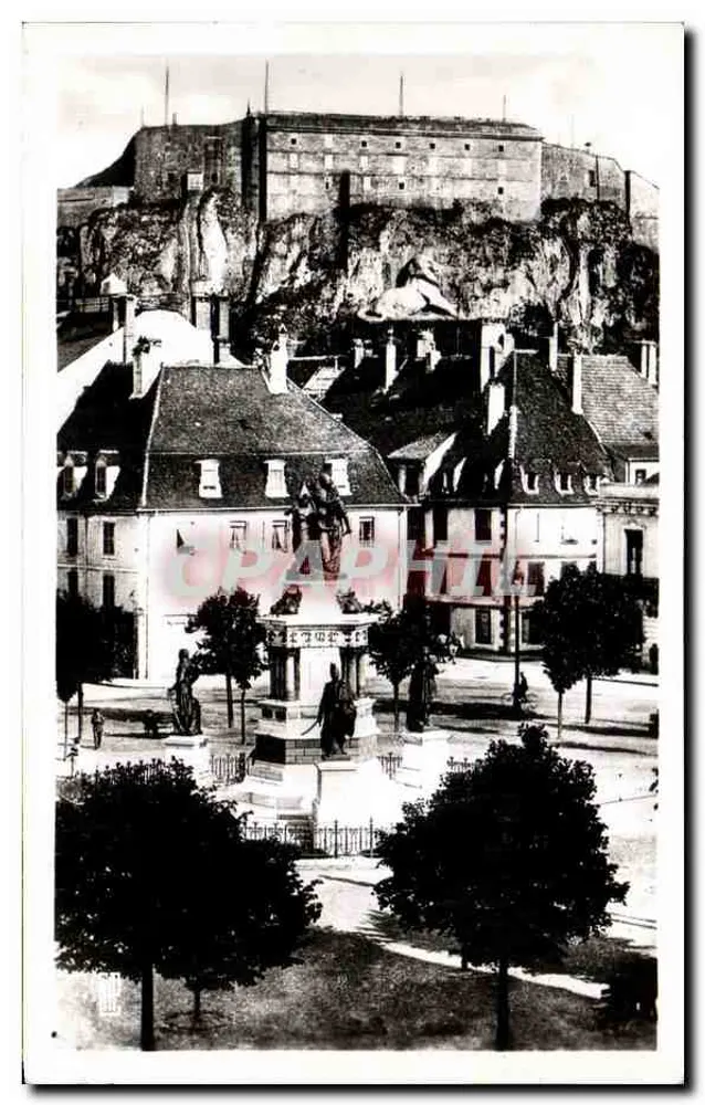 Belfort — Denkmal der Drei Belagerungen und das Schloss - Vorderseite