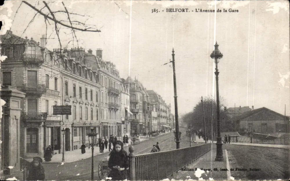 Belfort - Die Avenue de la Gare — Gesamtansicht mit Hotel und Fußgängern, Verlag Édition B. Mayer, 40, r. de France, Belfort - Vorderseite