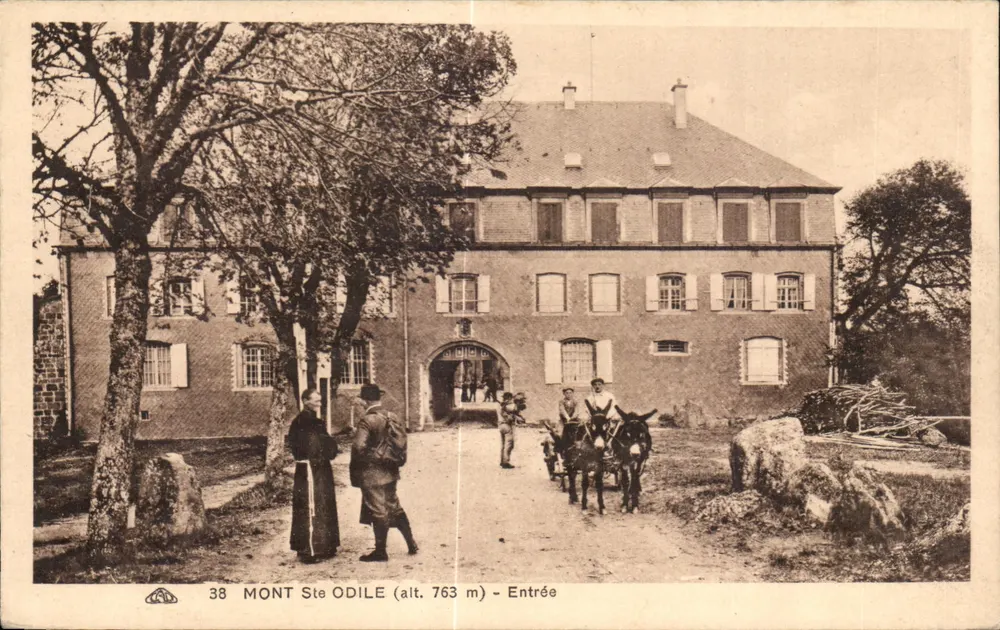Monte Sainte-Odile — Entrada do mosteiro — editor CPHAPHIL, n° 38 - Frente