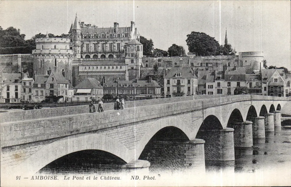 Amboise — O Ponte e o Castelo — ND. Fotografia - Frente