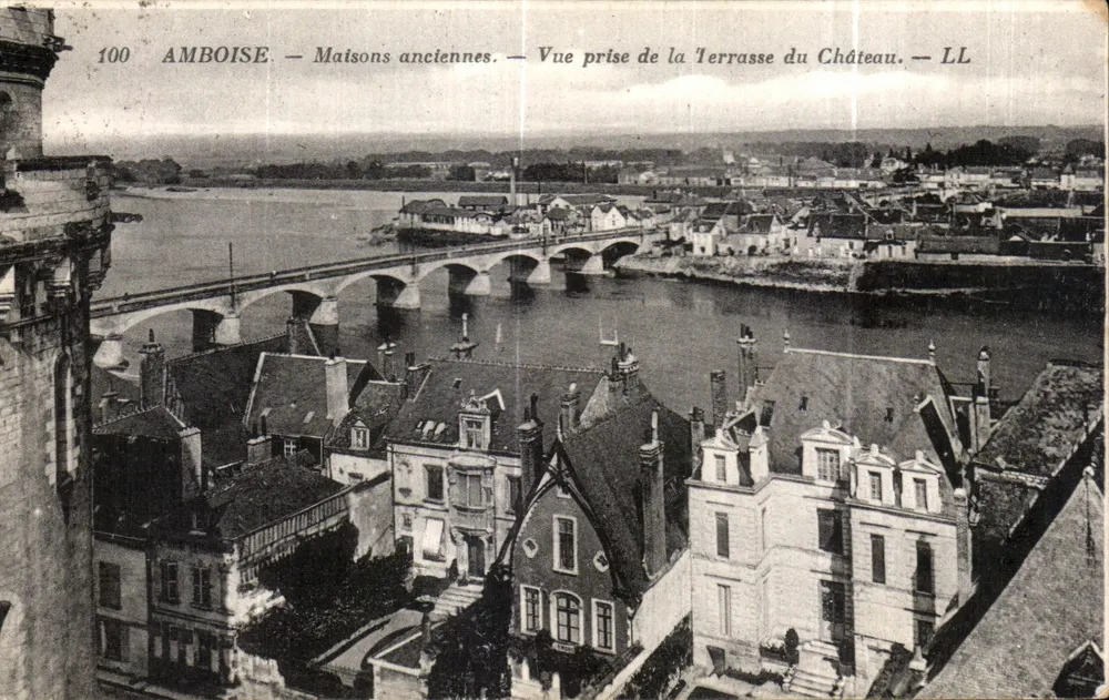 Amboise — Alte Häuser — Ansicht vom Schlosshof — LL - Vorderseite