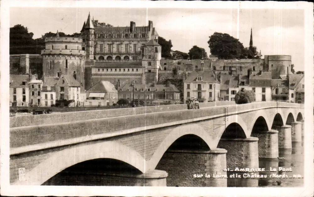 Saint-Amourise — Die Brücke über die Loire und das Schloss — Nord-ND - Vorderseite