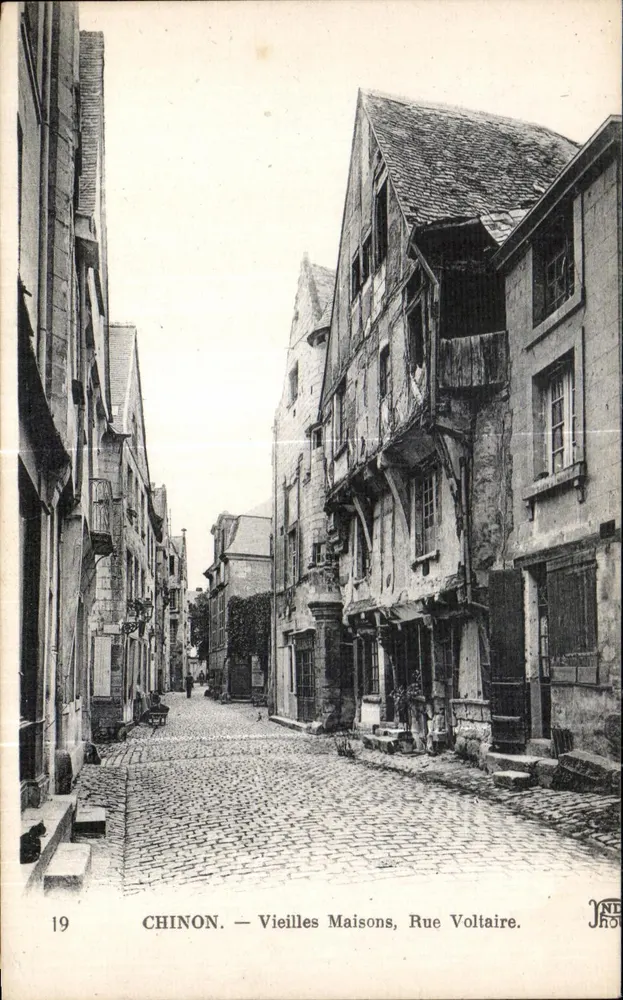 Chinon — Alte Häuser, Straße Voltaire — JNE 19 - Vorderseite