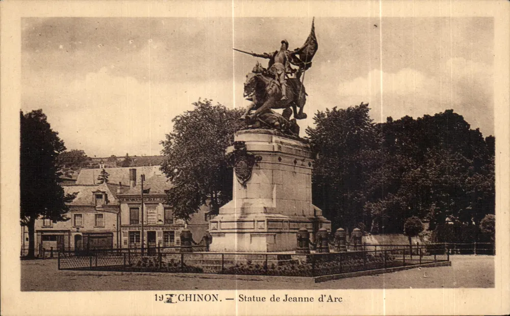 Chinon — Estátua de Joana d'Arc — Edição Éc. Libraire, Chinon - Frente