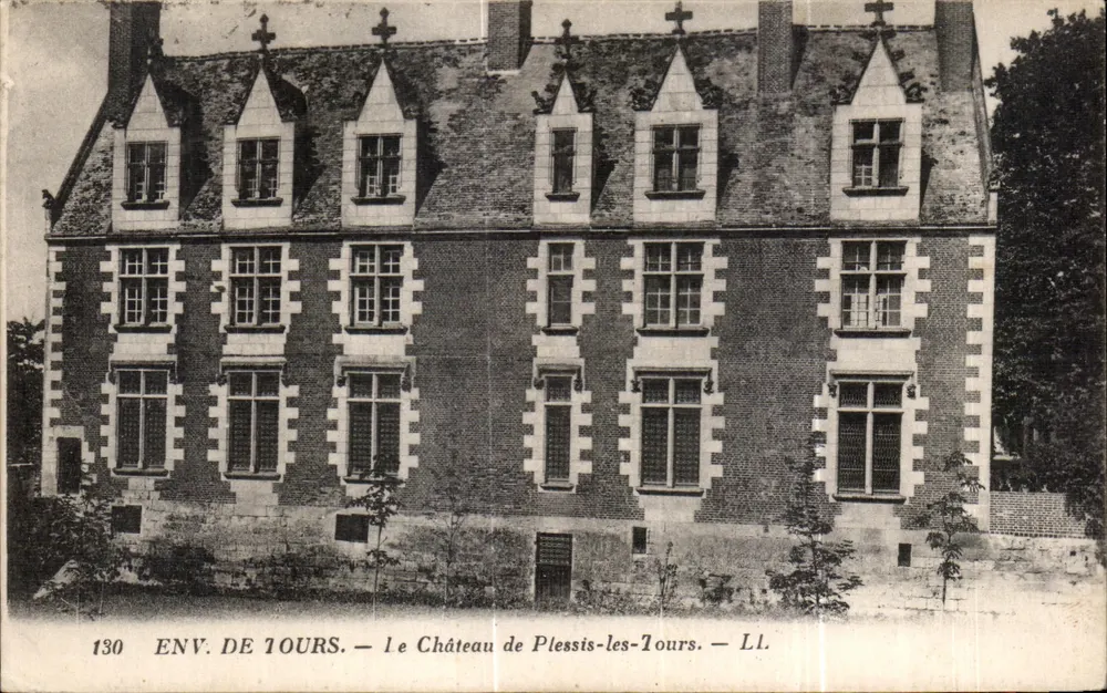 Plessis-les-Tours — O Castelo — LL. — N° 130 - Frente