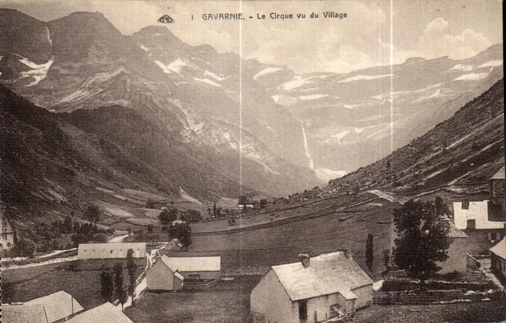 Gavarnie - Der Cirque vom Dorf aus gesehen — Verleger: J. A. Des Arts, Gavarnie - Vorderseite