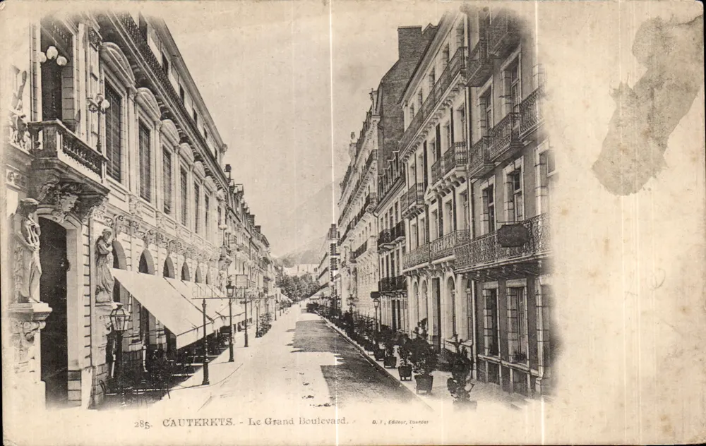 Cauterets - O Grande Boulevard — Editor B.T., Toulouse - Frente