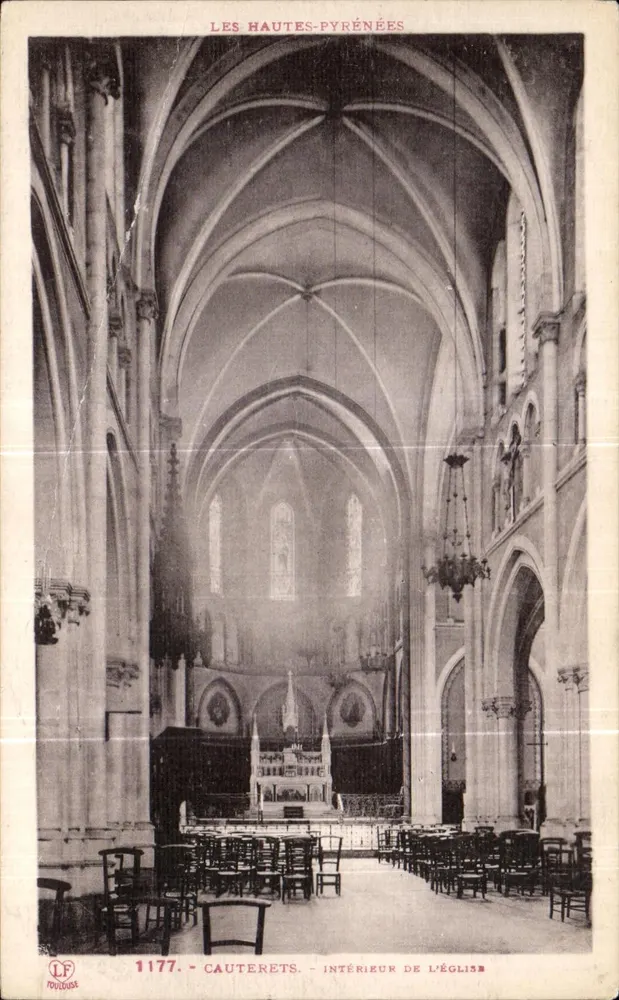 Cauterets — Interior da Igreja — Les Hautes-Pyrénées - Frente