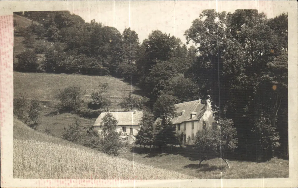 Dorf auf einem Hang — zwei Häuser im Waldlandschaft — G. OLIVER, Photo BAGNERES-DE-BICORBE (IL-R) n°65 - Vorderseite