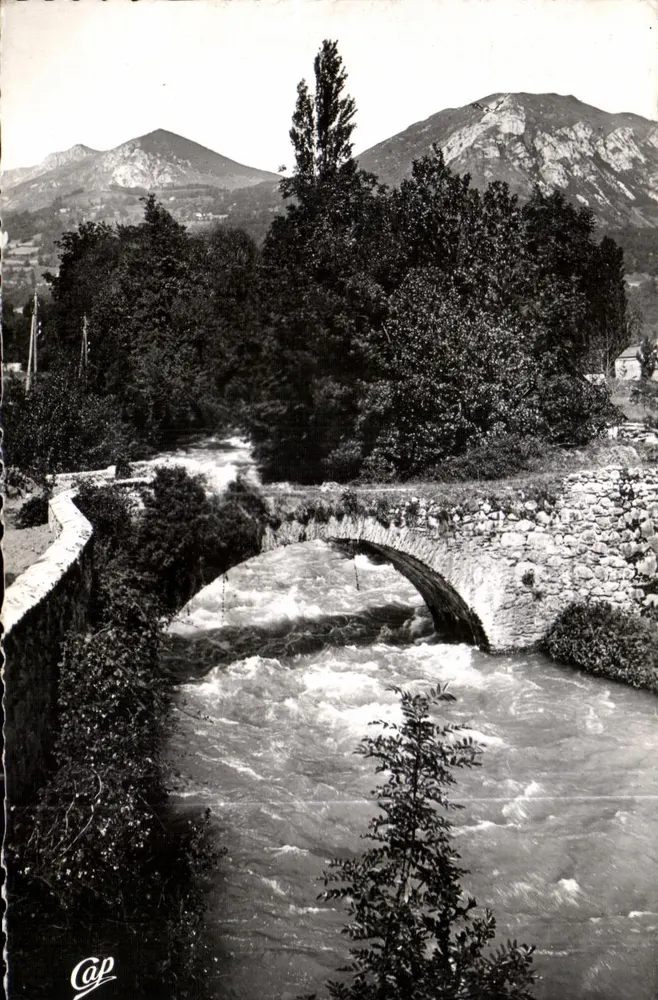 Argelès-Gazost — Der alte Brücke über den Arriéulat — Réal Photo - Vorderseite