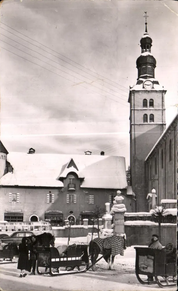 Megève — Zentrale Place mit Kirche und Winterkutsche — Verlag: Véritable Photo (gedruckt auf Karte) - Vorderseite