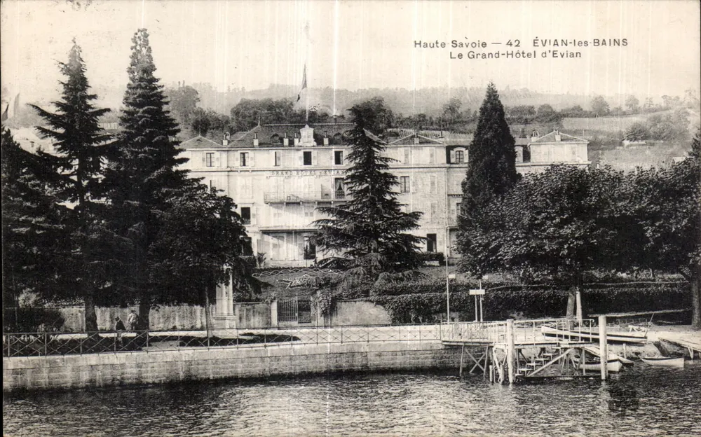 Évian-les-Bains — Das Grand-Hôtel d'Évian — Haute-Savoie — 42 - Vorderseite