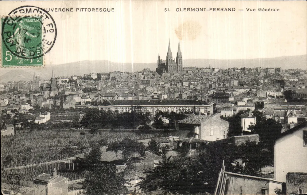 Clermont-Ferrand — Allgemeiner Blick — Pittoreske Auvergne - Vorderseite