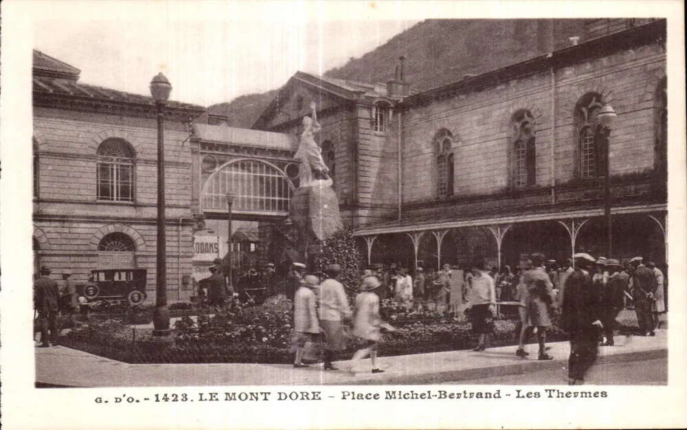 Mont-Dore - Michel-Bertrand-Platz - Die Thermen — J. Gouttefangeas, Verlag (P.-de-D.) - Vorderseite