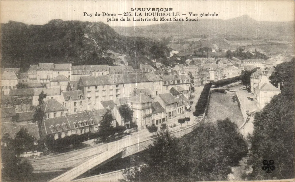 La Bourboule — Allgemeine Ansicht vom Mont Sans Souci-Käsehof — Auvergne, Puy-de-Dôme — Nr. 235 - Vorderseite