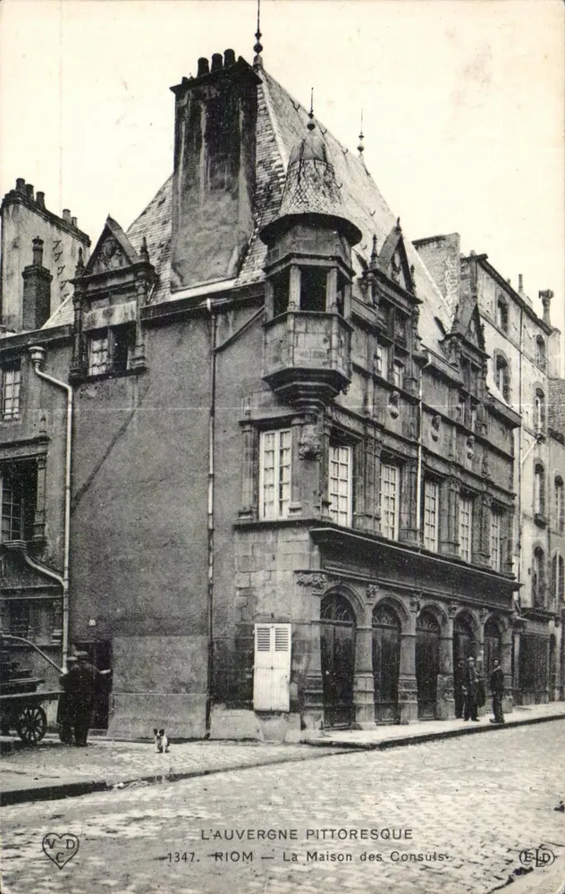 Riom — Das Haus der Konsuln — pittoreskes Auvergne - Vorderseite
