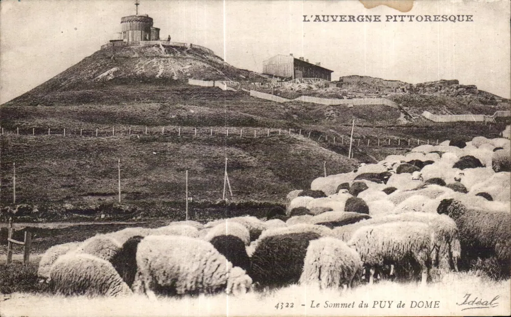 O Cume do PUY DE DOME — A AUVERGNE PITTORESCA — Ideal 4322 - Frente