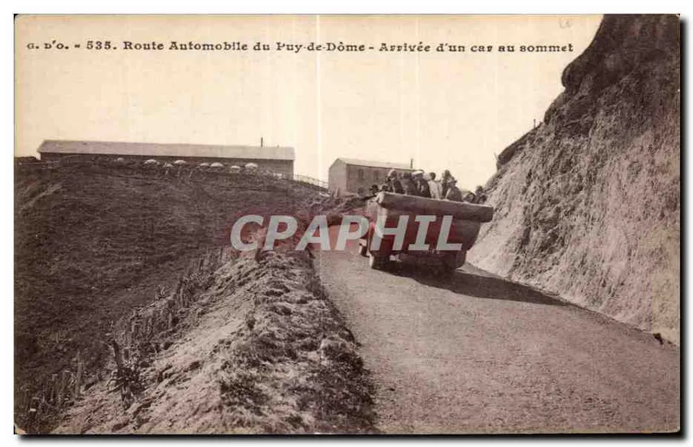 Automobilstraße des Puy-de-Dôme — Ankunft eines Busses am Gipfel — J. Goulerfanges Verlag (P. de-D.) - Vorderseite