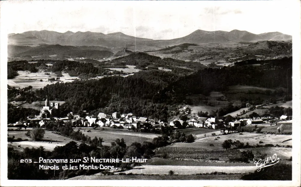 Panorama über Saint-Nectaire-Le-Haut — Murols und die Monts-Dore — Verlag G.d'O, Nr. 203 - Vorderseite