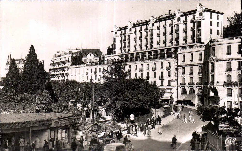 Royat — Vista dos Grandes Hotéis — Réal-Photo, Clr, Paris-15 - Frente