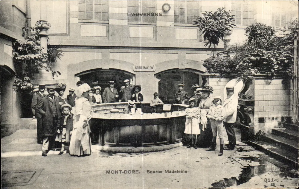 Mont-Dore — Fonte Madeleine — editor L'Auvergne, n° 311 - Frente