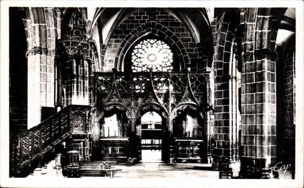 Interior da igreja — Le Folcoet — editor REAL-PHOTO - STRASBOURG, n°22 - Frente