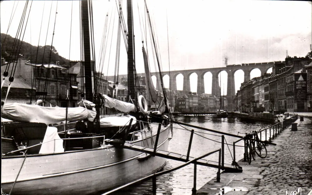 Os cais e o Viaduto — Morlaix (Finistère) — Les Éditions d'Art, reprodução intitulada 'Fotografia Verdadeira' - Frente