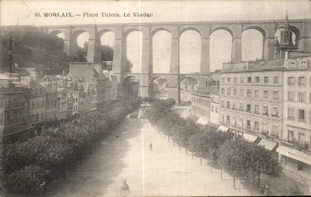 MORLAIX — Place Thiers. O Viaduto — editor Mathieu, n°50 - Frente