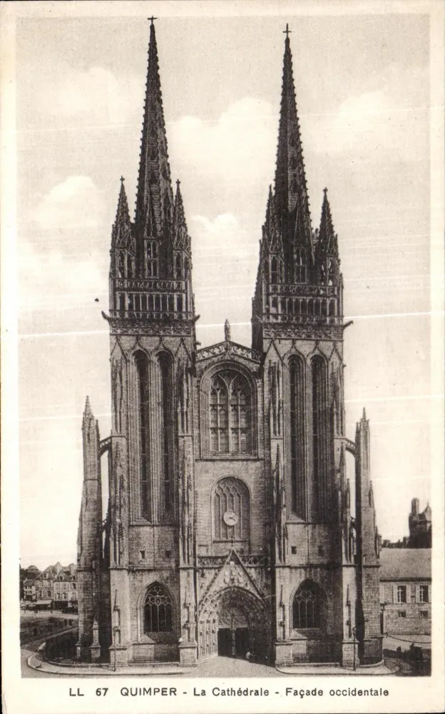 Quimper - A Catedral - Fachada ocidental — LL 67 — editor Cn° des Arts Photomécaniques, Strasbourg-Schiltigheim - Frente