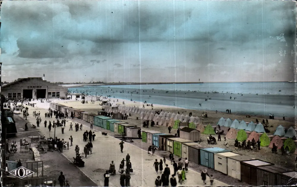 Malo-les-Bains — Ansicht der Strandpromenade und des Kasinos — Edition J. TOP 40, R. J. Sauzede, Reprod. Coudékerque - Vorderseite