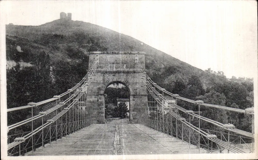 Ponte suspensa de Parentignat — Issoire (P.-de-D.) — Editor Combier, Nâcon - Frente