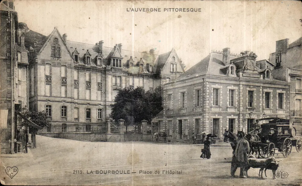 La Bourboule — Place de l'Hôpital — L'Auvergne Pittoresque, Verlag V.D.C. n°2115 - Vorderseite