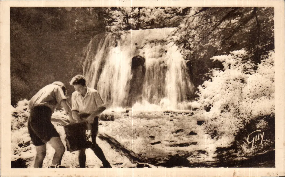 Cachoeira da Vernière — Arredores de La Bourboule (P.-de-D) — André Luconte d'Art « Guy », n° H. 454 - Frente