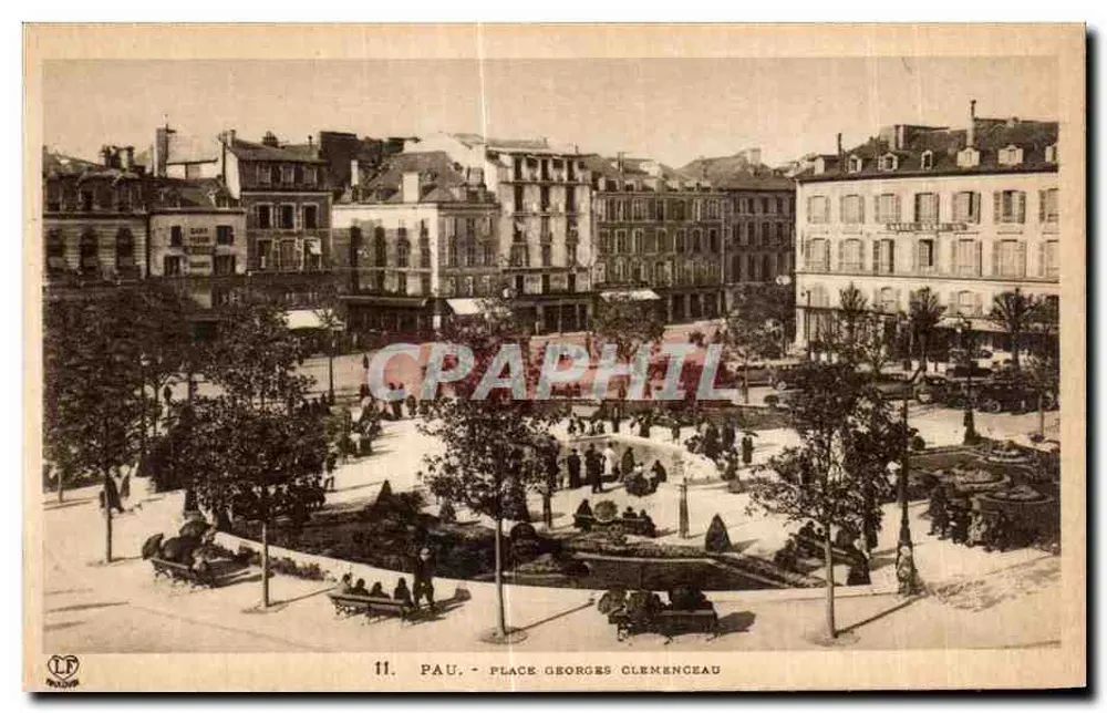 Pau - Praça Georges Clemenceau — vista da praça com árvores e edifícios — editor Labouret Frères, Toulouse, n°11 - Frente