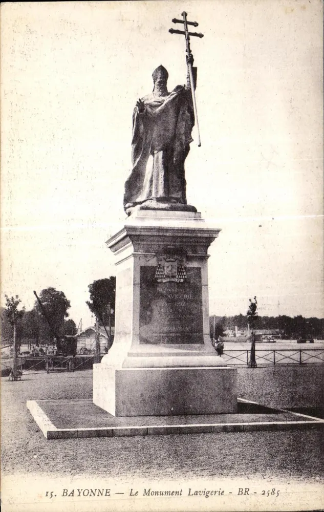 Bayonne — O Monumento Lavigerie — BR-2585 - Frente