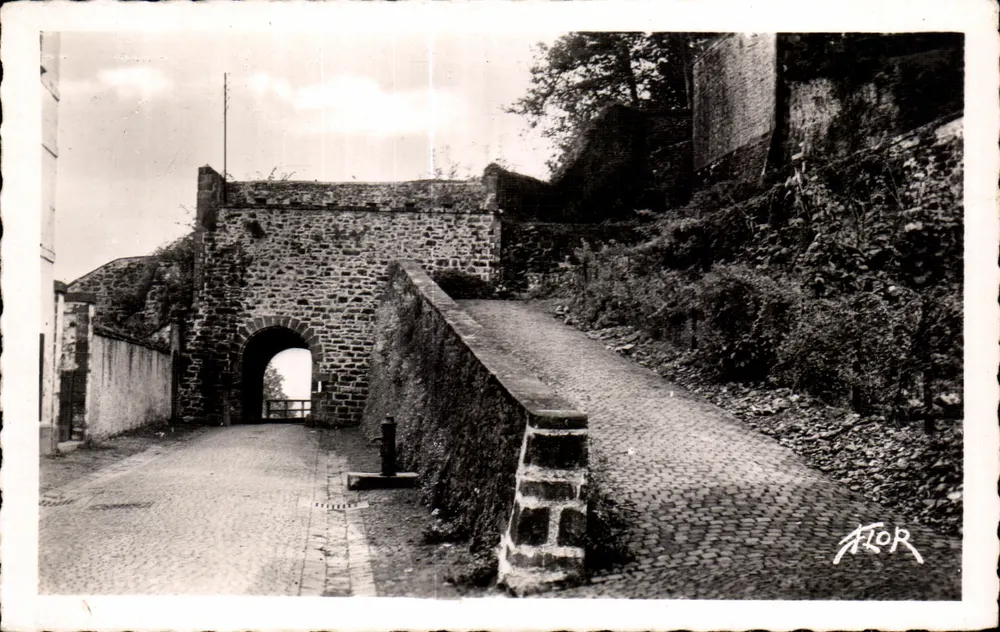 Tor Saint-Jacques — Saint-Jean-Pied-de-Port (Pyrénées-Atlantiques) — Éditions d'Art Atior - Vorderseite