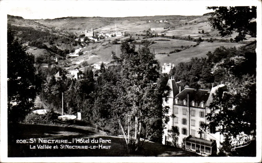 Saint-Nectaire — Das Hotel du Parc — Die Schlucht und Saint-Nectaire-le-Haut - Vorderseite