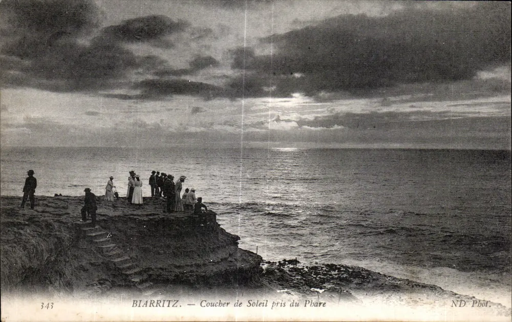 Biarritz — Pôr do sol capturado do Farol — ND Phot. - Frente