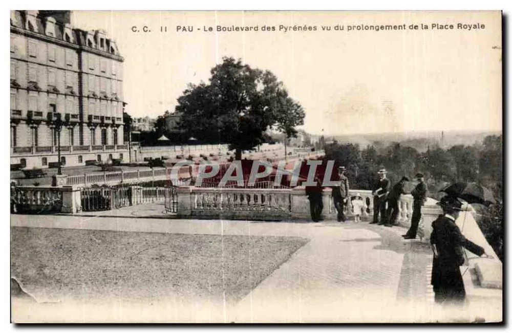 Pau - Der Boulevard des Pyrénées von der Verlängerung der Place Royale aus gesehen — C.C. II - Vorderseite