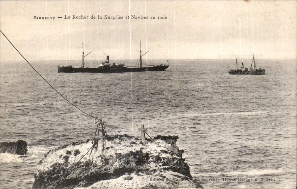 Biarritz — Der Rocher de la Surprise und Schiffe im Hafen — Edition des Magasin du Souvent, 14 rue Mazagran, Biarritz - Vorderseite