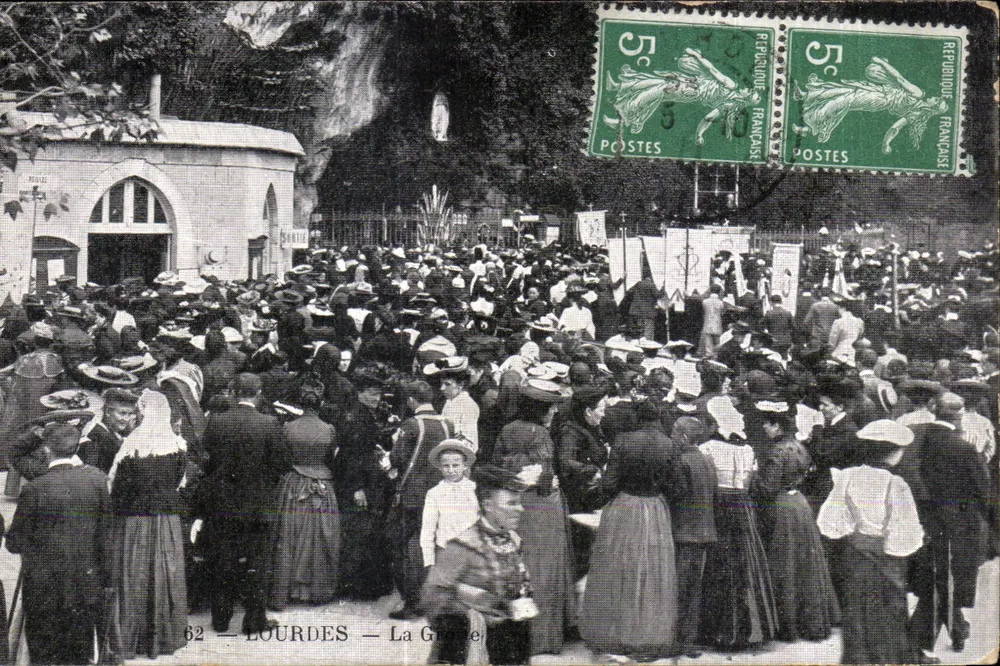 Lourdes — A Gruta — Editor não identificado, n° de série 62 - Frente
