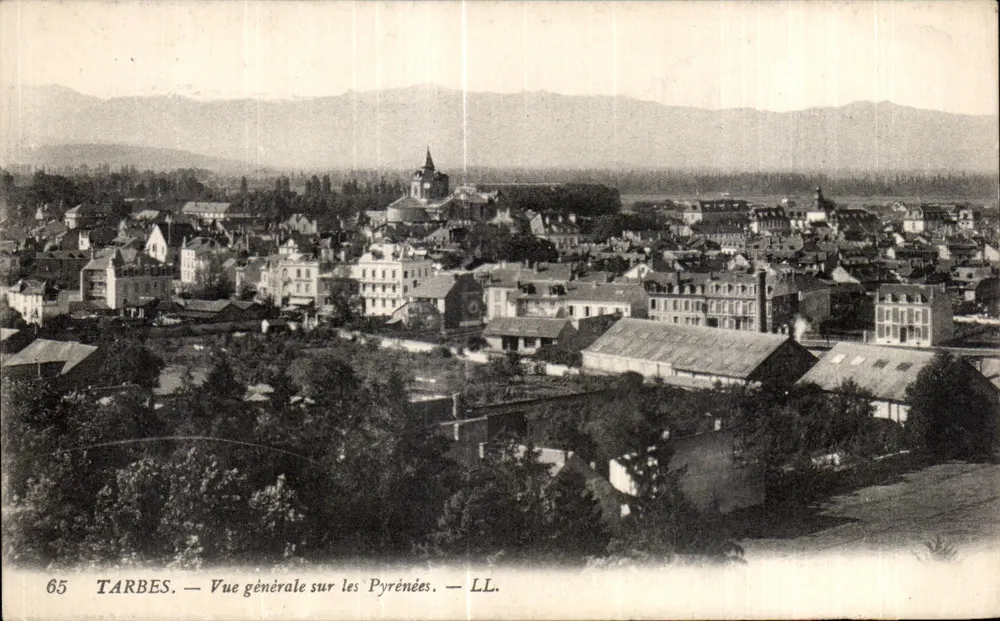 Tarbes — Vista geral sobre as Pirineus — LL. n° 65 - Frente