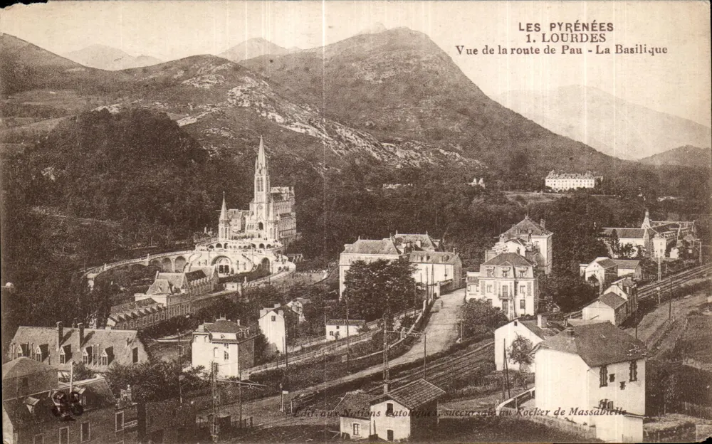 Lourdes — Aussicht von der Straße nach Pau — Die Basilika — Verlag aux Nations Catholiques, Filiale am Rocher de Massabielle - Vorderseite