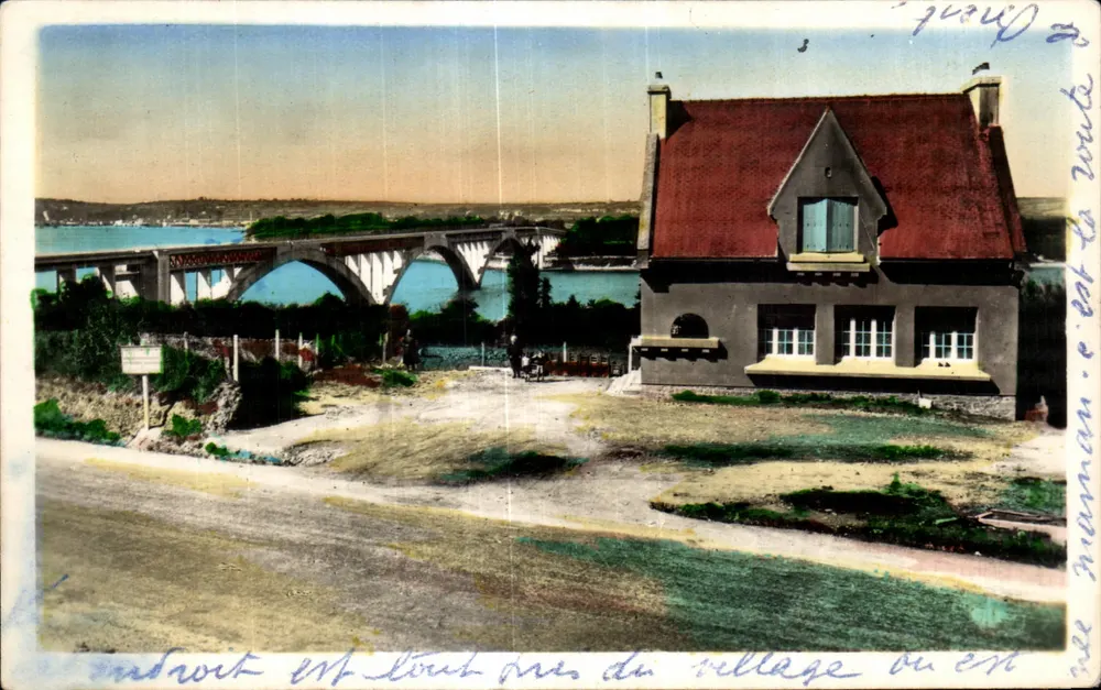 Die Brücke von Plougasnel — Blick auf das Dorf — Verleger PLOUGASTEL-DAOULAS - Vorderseite