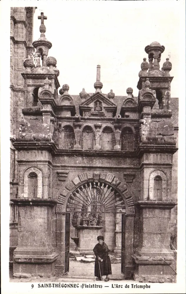 Saint-Thégonnec (Finistère) — O Arco do Triunfo — editor não visível, n° de série 9 - Frente