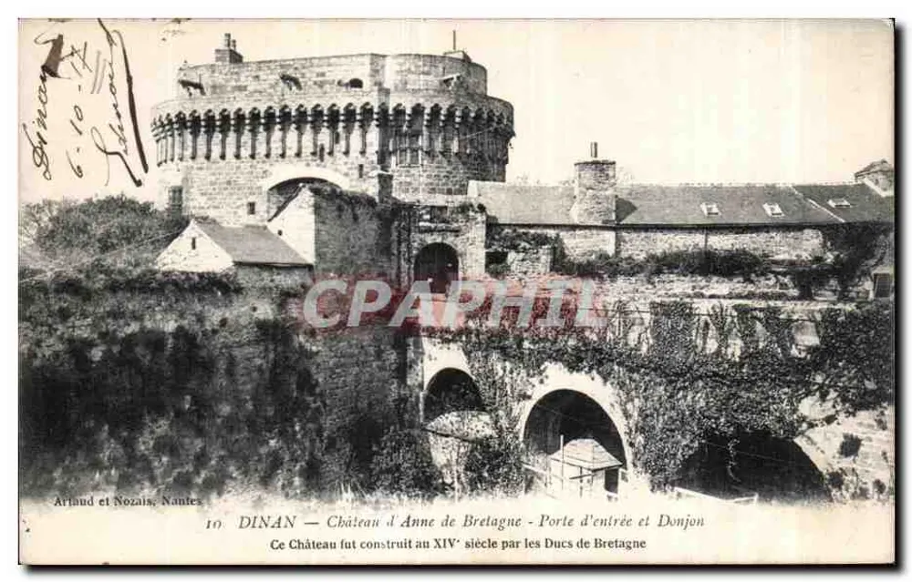 Dinan — Schloss von Anne von Bretagne — Eingangstor und Bergfried - Vorderseite