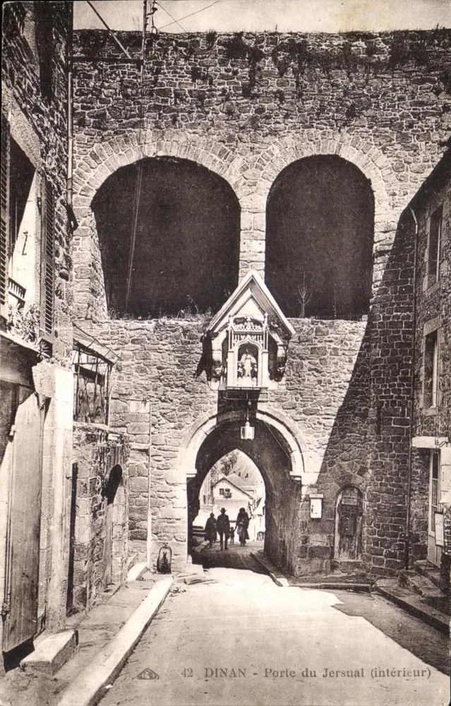 Dinan - Porta do Jersual (interior) — visão interior da antiga porta fortificada — editor não visível, n° de série 42 - Frente