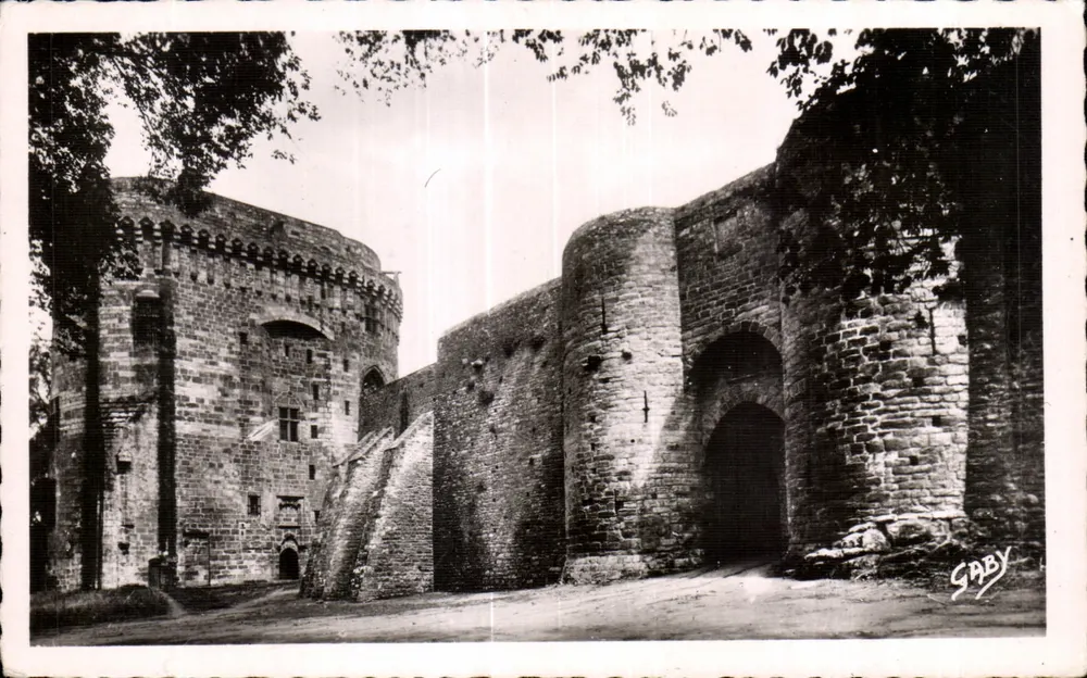 Schloss der Herzogin Anne — Tor des Guichet — Editionen CABY - Vorderseite