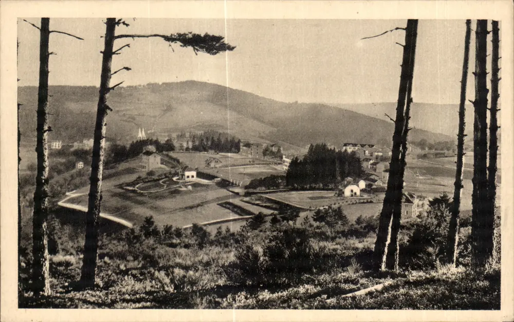 La Louvesc (Ardèche) — Allgemeiner Blick und Fontaine Saint-Régis — Phot. Iacon - Vorderseite