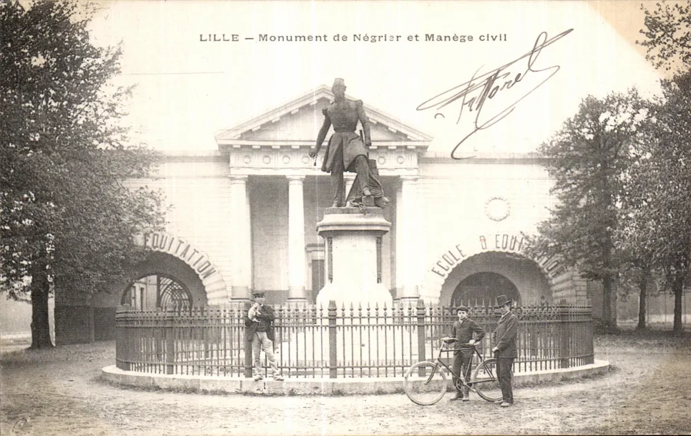 LILLE — Denkmal für Négrier und Ziviler Reitplatz — Reitschule - Vorderseite